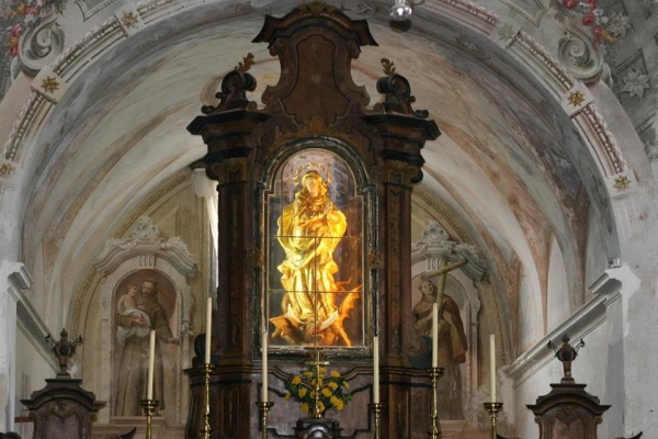 AZZIO oggi - Altare maggiore del Convento